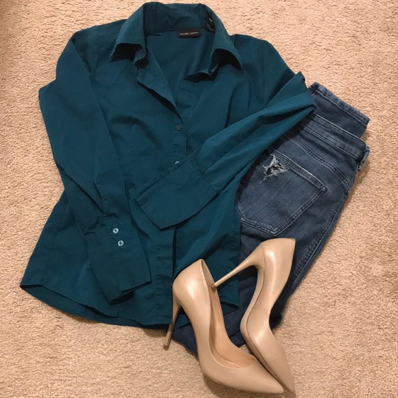 New York & Company Tops - NEW YORK&Co.👚BASIC BUTTON UP
